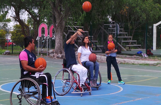 El basquetbol sobre Silla de Ruedas, también estuvo presente en este 1er Festival del Deporte Adaptado, el cual organizó la multimedallista paralímpica, Paty Valle Benítez.
