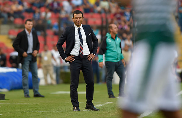 JAIME Lozano señaló que al equipo le falta concretar las llegadas de peligro que genera, además de que el arbitraje en esta ocasión fue de lo mejor que les ha tocado en el torneo. Foto: Hugo Camacho