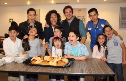 ¡Deliciosa! Departiendo en el Día de Reyes y compartiendo una deliciosa rosca.