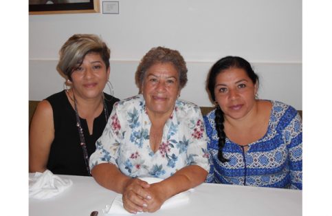 Consuelo Quintero con sus hijas Selene y Naela Orozco.