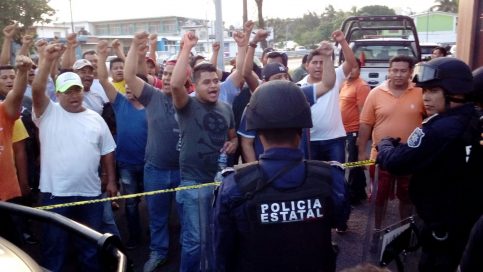 Apoyo de la base sindical para el líder / Foto: Raúl Solís