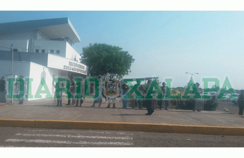La FGE con sede en el puerto de Veracruz, sitiada / Foto: Raúl Solís