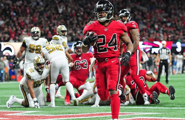 Atlanta sorprende remontando a New Orleans al final del partido
