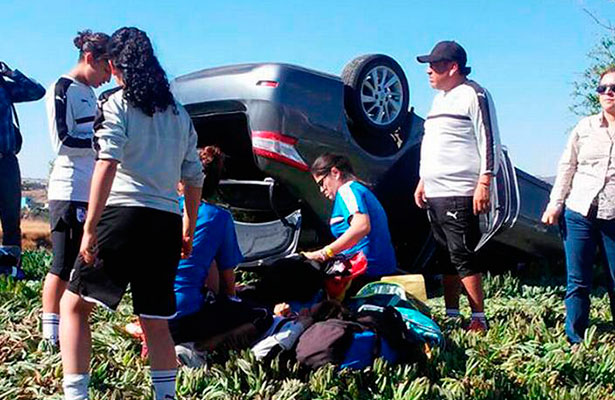 Sólo fue el susto, jugadoras de Gallos Femenil sufren accidente Sólo fue el susto, jugadoras de Gallos Femenil sufren accidente
