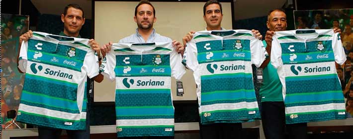 Santos presenta playera conmemorativa
