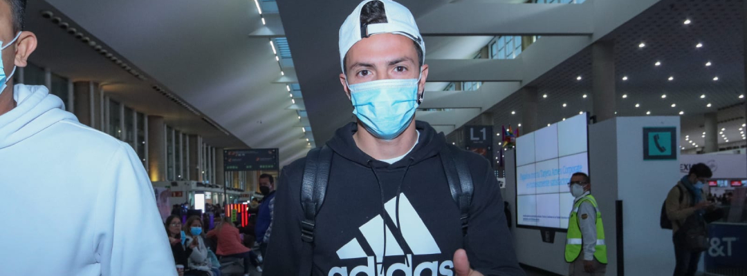 Sebastián Córdova viajó a Monterrey para firmar con Tigres
