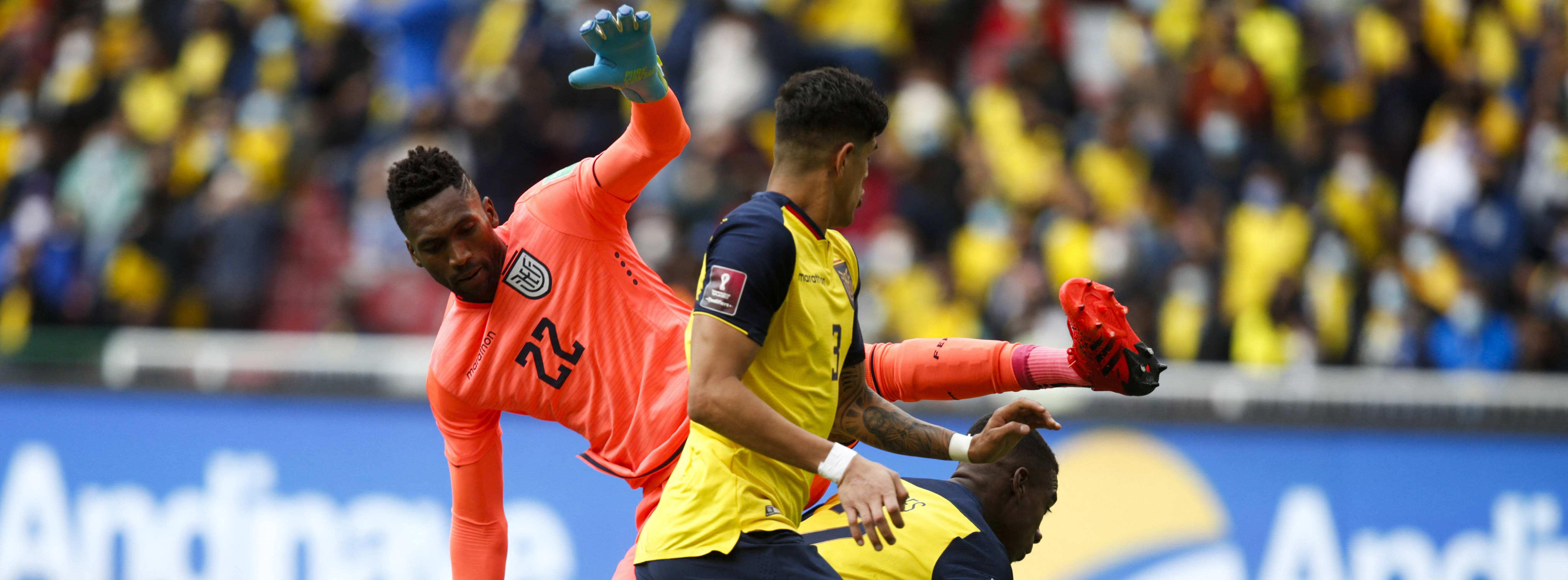 Portero de Ecuador pierde la cabeza y le da ‘patadón’ a brasileño Portero de Ecuador pierde la cabeza y le da ‘patadón’ a brasileño