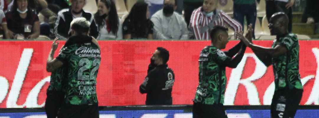 León derrota de momento a Chivas