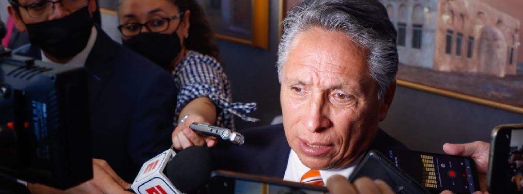 Manuel Negrete quiere al Tata fuera