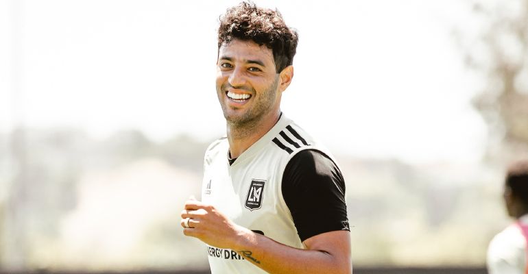 Carlos Vela habló de Chicharito y el clásico del tráfico