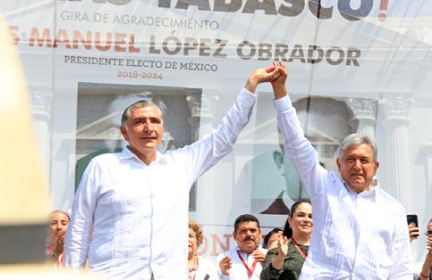 Va refinería contra viento y marea: AMLO