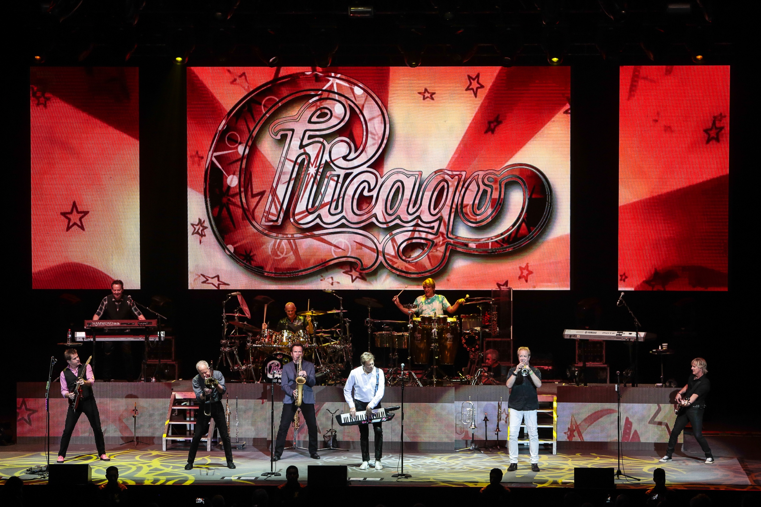 LA NOCHE se estremeció con temas como “”Love me tomorrow”, “Low Down”, “No tell lover” y “Colour my love”.