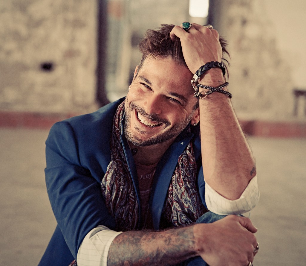 El cantante presenta su nuevo disco “En letra de otro”.