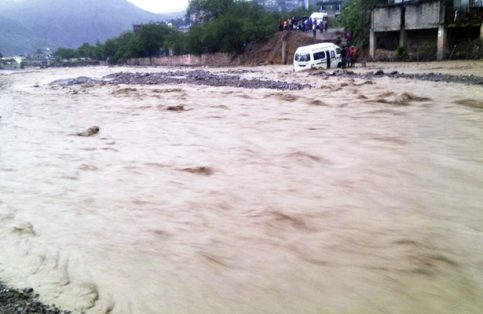 Solo se reportaron daños materiales hasta el momento debido al crecimiento del río.