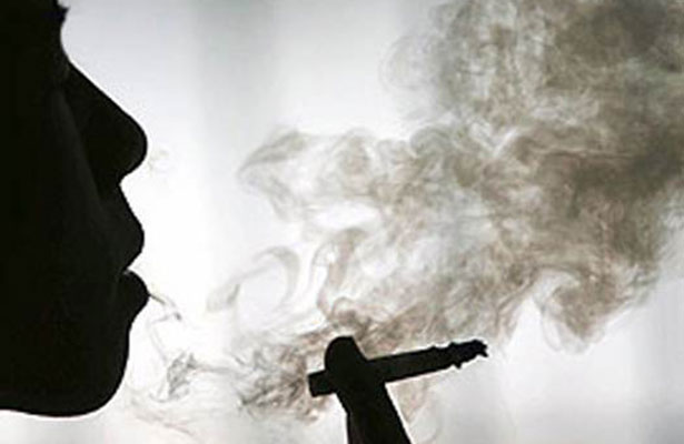 Cada año mueren 166 mil personas por enfermedades atribuidas al consumo del tabaco. Foto: Archivo/El Sol de México