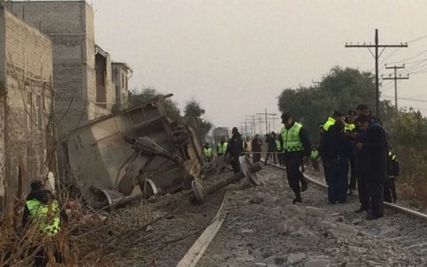 Tren se descarrila en Ecatepec, hay varios muertos entre ellos niños