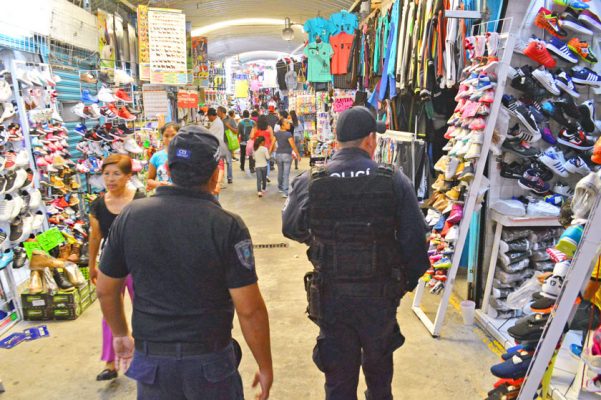 Comerciantes del Mercado “Adolfo López Mateos” denunciaron que las autoridades han desatendido la seguridad en dicha nave comercial. Foto: HAIDEE GALICIA