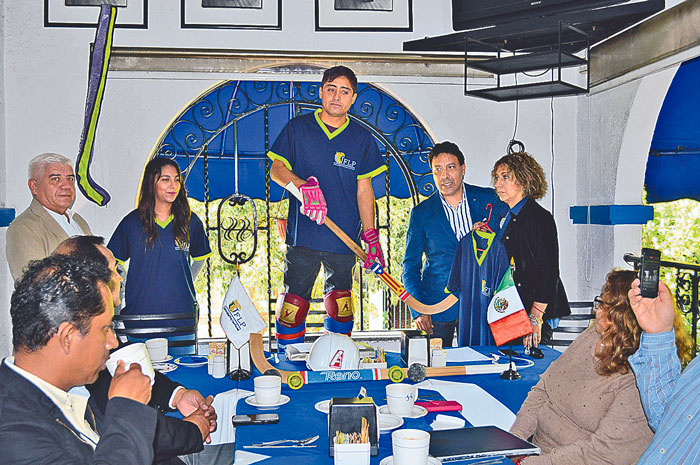 EL EQUIPO de hockey sobre ruedas viajará al mundial, en Chile. Foto: Roger Mixcoac