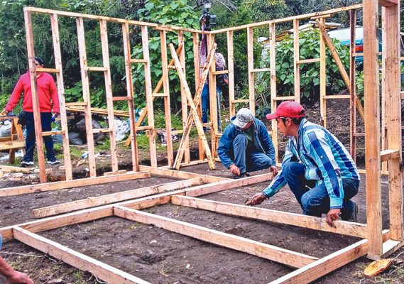 Comuneros de Tetela del Volcán pretenden edificar 25 casas temporales para los afectados por el sismo.