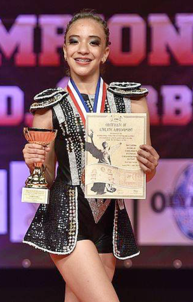 Andrea Valverde Díaz vuelve a poner en alto el nombre de Durango y México al conseguir el tercer lugar en su categoría dentro de la competencia mundial de fitness atlético infantil denominada “World Childrens Fitness Championship 2017”.