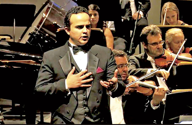 El espectáculo está pensado para recordar grandes temas de Javier Solís, indicó el tenor Christhofer Hernández.