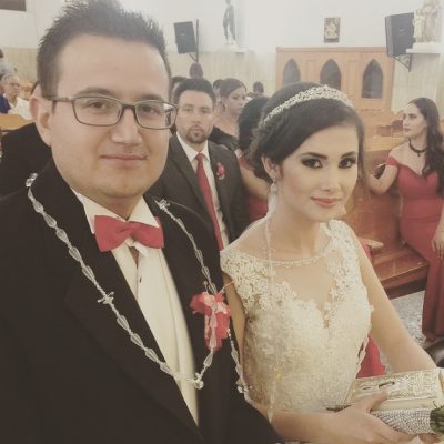 NUEVO IDEAL, Dgo., (OEM).- Saúl Salas y Marisol Contreras Huerta unieron sus vidas con el sacramento del matrimonio, acompañados de familiares y amigos en el templo de Nuestra Señora del Sagrado Corazón de Jesús.