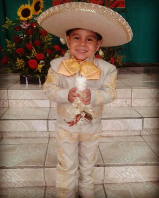 CD. VICENTE GUERRERO, Dgo. (OEM).- Kevin es el nombre de este pequeño pero formal caballerito guapo y encantador.