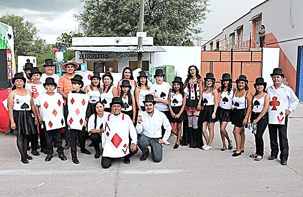 CUENCAMÉ, Dgo.- (OEM).- Reina de Corazones presente en Carnaval por el inicio de feria regional, llevándose un 3er lugar.