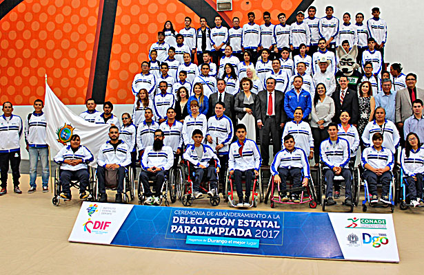 Una delegación integrada por 105 personas entre atletas, entrenadores y auxiliares, fueron quienes estuvieron en esta ceremonia donde hicieron el compromiso ante las autoridades de realizar su mejor esfuerzo en esta justa paralímpica nacional.