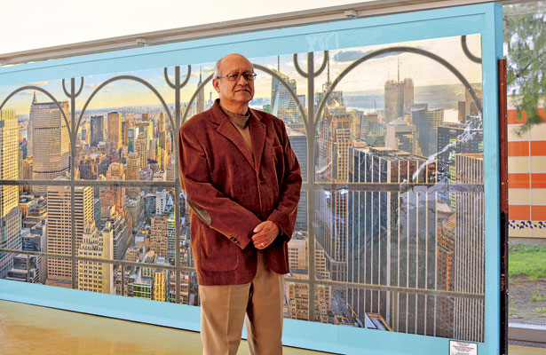 Alberto Gordillo armó en 17 meses el rompecabezas gigante “Ventana a Nueva York” que se exhibe en el Museo Bebeleche.