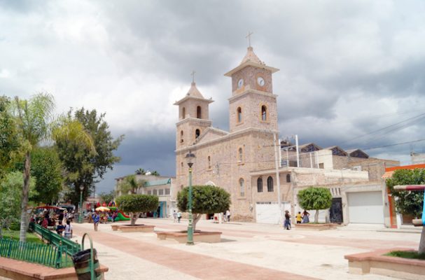 VILLA UNIÓN Poanas. Dgo. (OEM).- La preciosa postal del templo de Nuestra Señora de Guadalupe engalana esta sección.