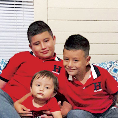 SAN JUAN DEL RÍO, Dgo. (OEM).- Los hermanitos Ramírez Morales, orgullo de sus papás Tanya y Jesús Ramírez.