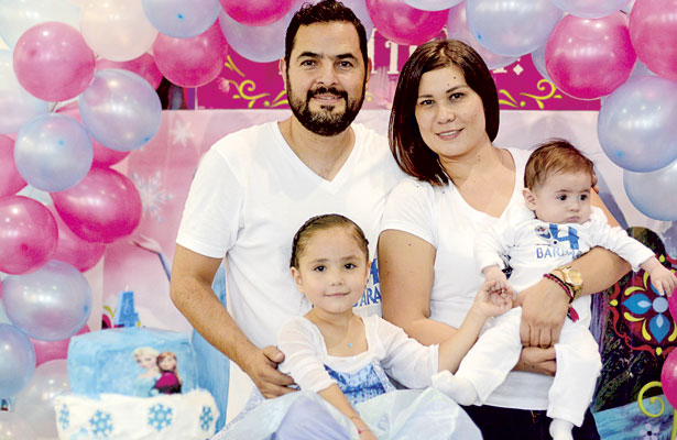 César Valdez y Patricia Álvarez, el día que festejaron a su hija Bárbara, en su cumpleaños número 4.