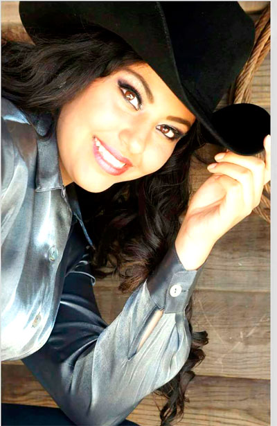 NUEVO IDEAL, Dgo. (OEM).- Yanetzy Quiñones Urbina, guapa aspirante al titulo de Top Model 2017 del Colegio de Bachilleres No. 12.