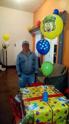 SAN JUAN DEL RÍO, Dgo. (OEM).- Feliz Javier Rodríguez en el festejo de sus 40 años de vida a lado de su familia.