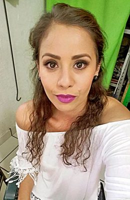 SANTIAGO PAPASQUIARO, Dgo. (OEM).- Guadalupe Ortiz Corral es una guapa mujer en la que siempre podemos observar una gran sonrisa, poseedora de una gran personalidad y belleza, apagó una velita más en su pastel este 29 de octubre.