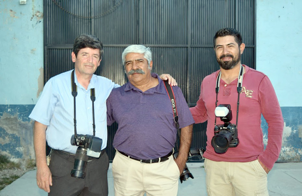 CANATLÁN, Dgo. (OEM).- Los fotógrafos Carlos Campos Esparza, Carlos Campos García y Juan Carlos Pinal, estuvieron de manteles largos al celebrar su onomástico.