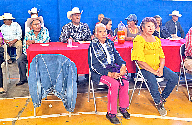 VILLA UNIÓN, Dgo. (OEM).- Simpáticos adultos mayores que disfrutaron un evento especialmente para ellos.