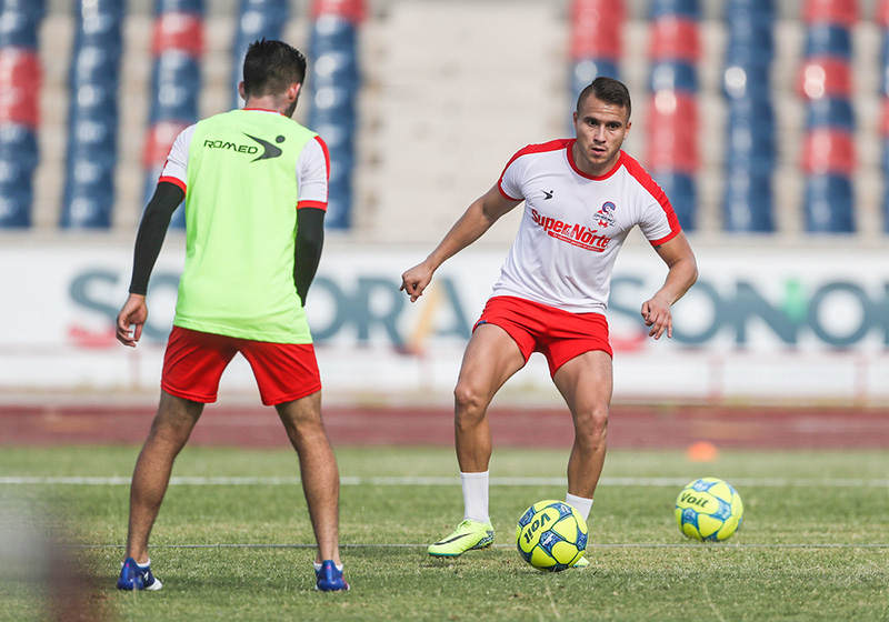 Entrenamiento matutino de CimarronesFc de Sonora. Esta maÒana se presentaron los nuevos refuerzos del club para la temporada Clausura 2017 de la liga de ascenso MX.
( Photo/Luis Gutierrez/NortePhoto.com)