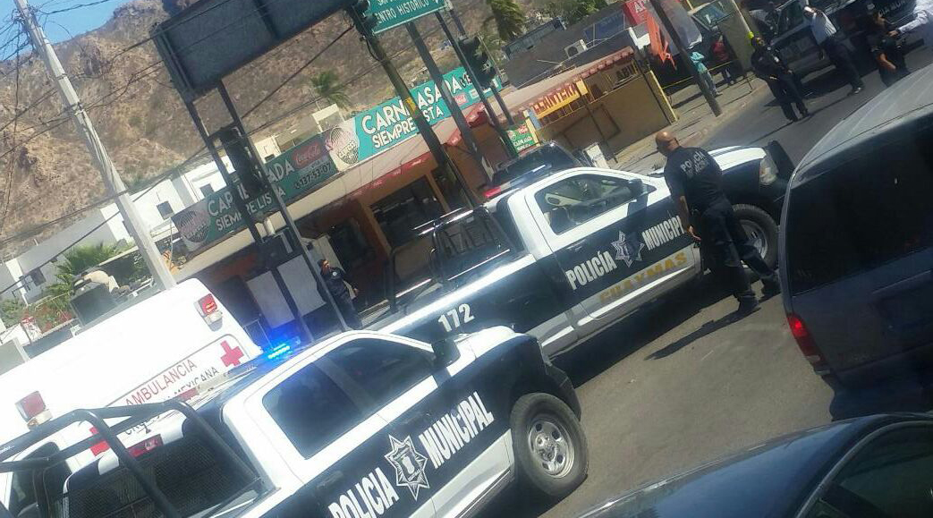 Sicarios ejecutan de carro a carro a comandante de Guaymas Sicarios ejecutan de carro a carro a comandante de Guaymas