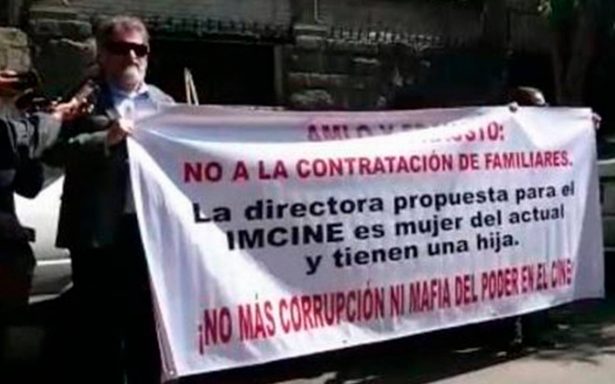 Cineastas protestan frente a oficinas de AMLO por designación de nuevo titular de Imcine