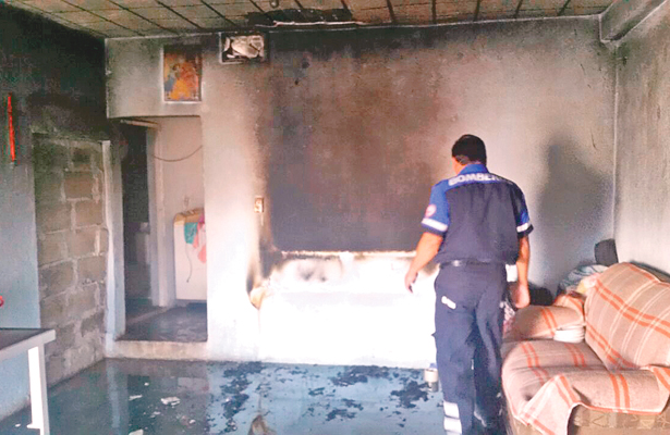 Voraz incendio en casa