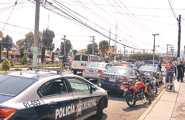 >> EL INM IMPLEMENTÓ operativo con agentes policiales para detener a extranjeros que radican en la ciudad con documentación falsa. Foto: El Sol de Hidalgo.
