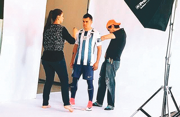 LOS TUZOS del Pachuca ya estrenaron su camiseta en sesión de fotos. Foto: Sol de Hidalgo.
