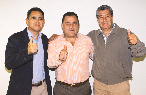 ÁNGEL Castañeda, Efrén Meza y Orlando Segura invitan a la afición para sumarse al festejo. Foto: Sol de Hidalgo.