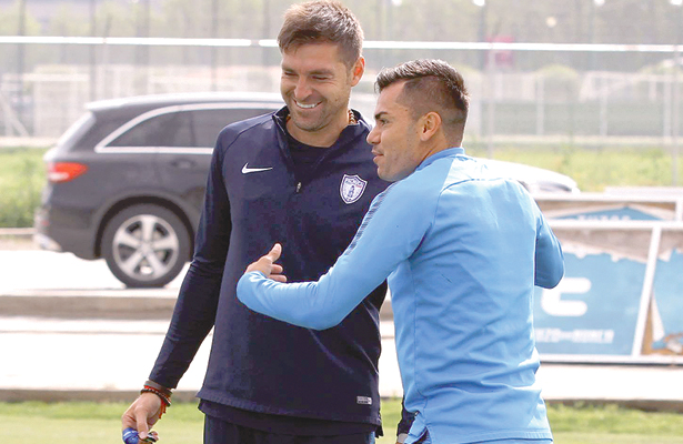PESE a las ausencias de varios jugadores, Diego Alonso y su plantel estaban animados. Foto: Sol de Hidalgo.