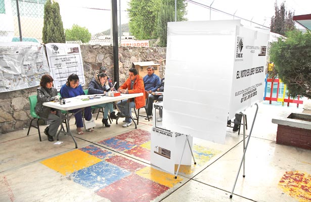Por ser instalaciones que brindan seguridad y amplitud para la labor de los ciudadanos que recibirán los votos, el INE y la SEPH firmaron un acuerdo de apoyo y coordinación para ubicar alrededor del 70% de casillas en escuelas el día de la jornada electoral. Foto: Cuarto Oscuro