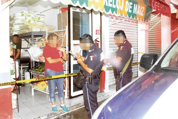 Jóvenes en motocicleta atracaron una tortillería