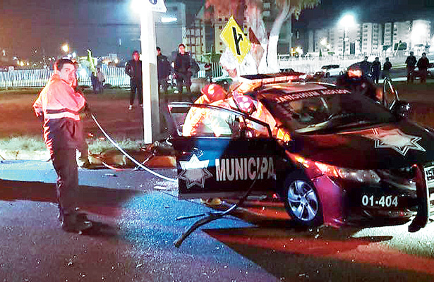 Queda prensado policía municipal tras accidente