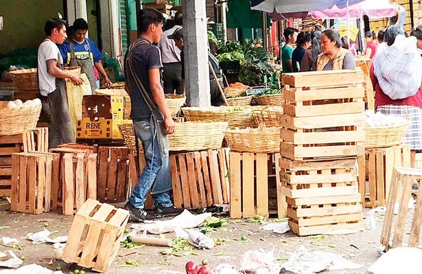Gran cantidad de basura en la zona de la Central de Abasto